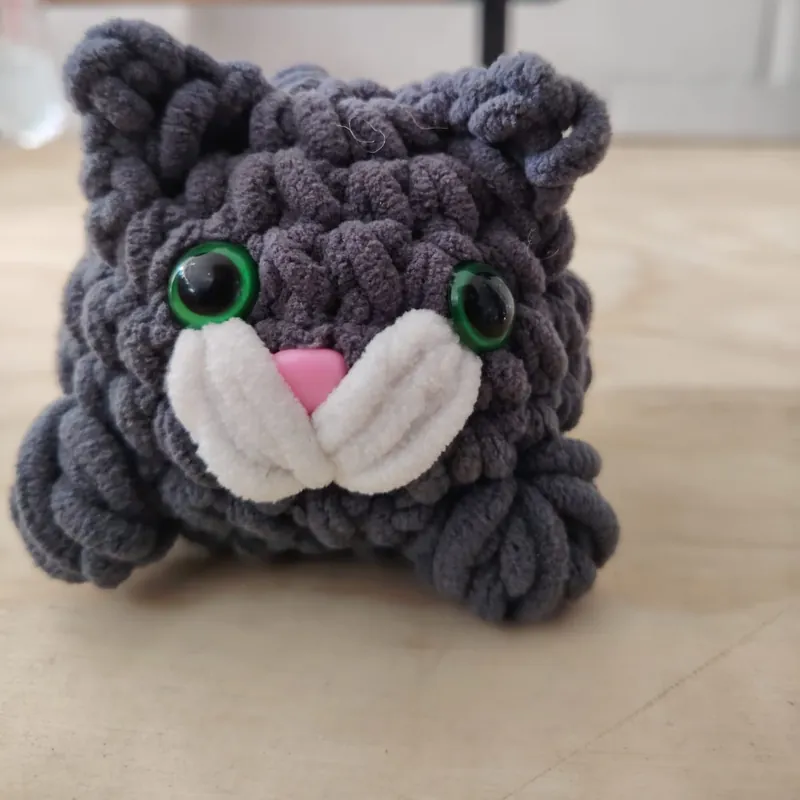 Gatito anti estrés gris