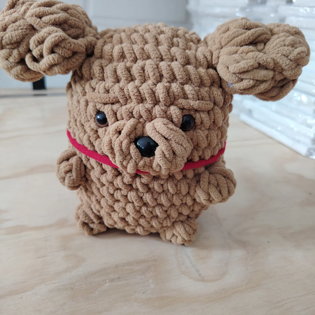 Perrito poodle (caniche) café